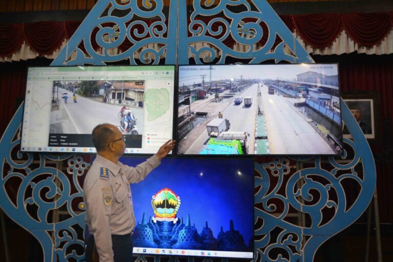 Pantauan 24 Jam traffic di Posko Terpadu Layanan Mudik Lebaran