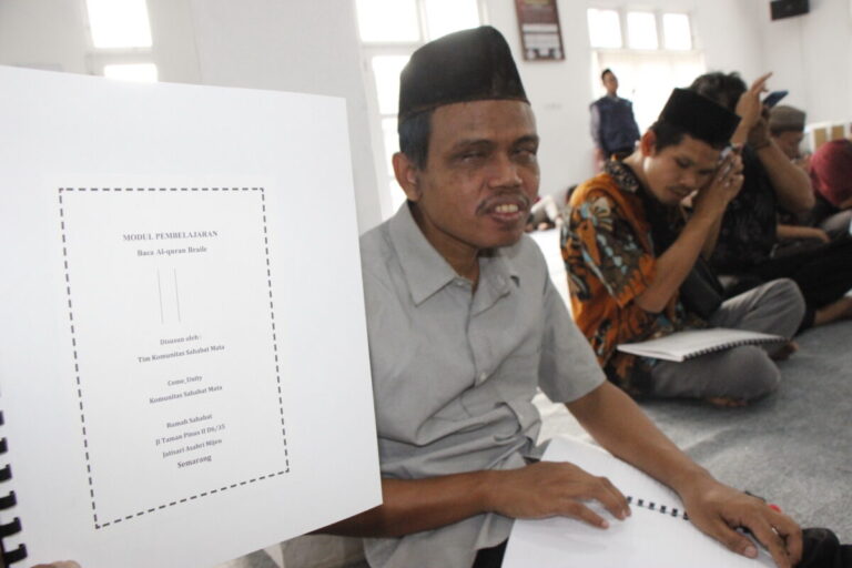 Belajar Tadarus Al-Quran Braille pada Bulan Ramadan