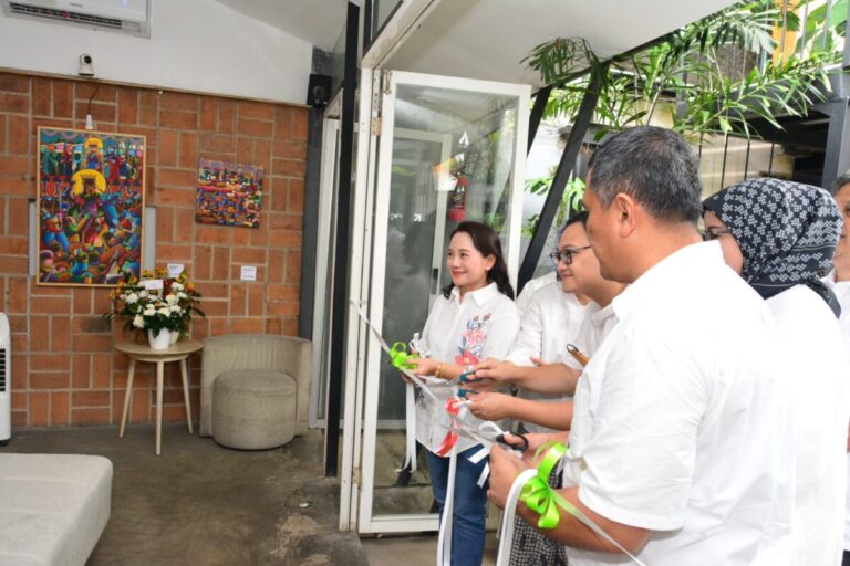 Pameran Seni Airlangga Satryatama Wisnumurti di di Tan Art Space semarang