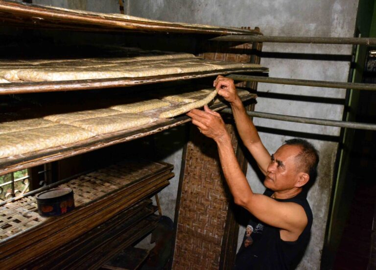 Kedelai Mahal, Usaha Industri Tempe di Semarang Tertekan