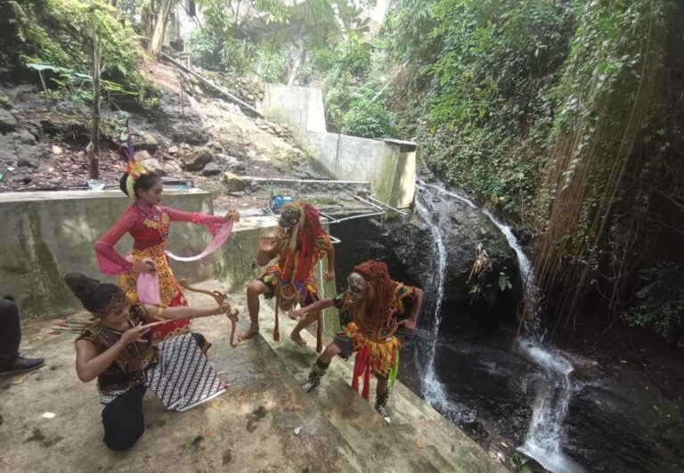 Kirab Budaya Mata Air di Kampung Kalilangse Semarang