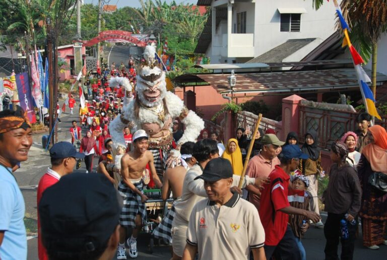 Kirab Budaya Gasibu Gumregah II Semarang, Ribuan Warga Tinjomoyo Meriahkan HUT RI